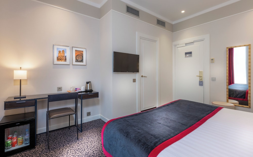 Superior Room, Bathtub