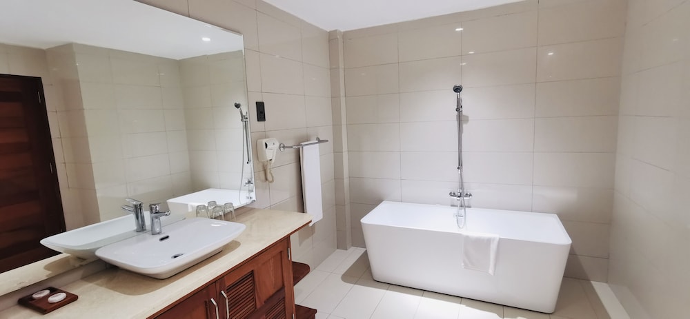 Deluxe Suite - Photo 3