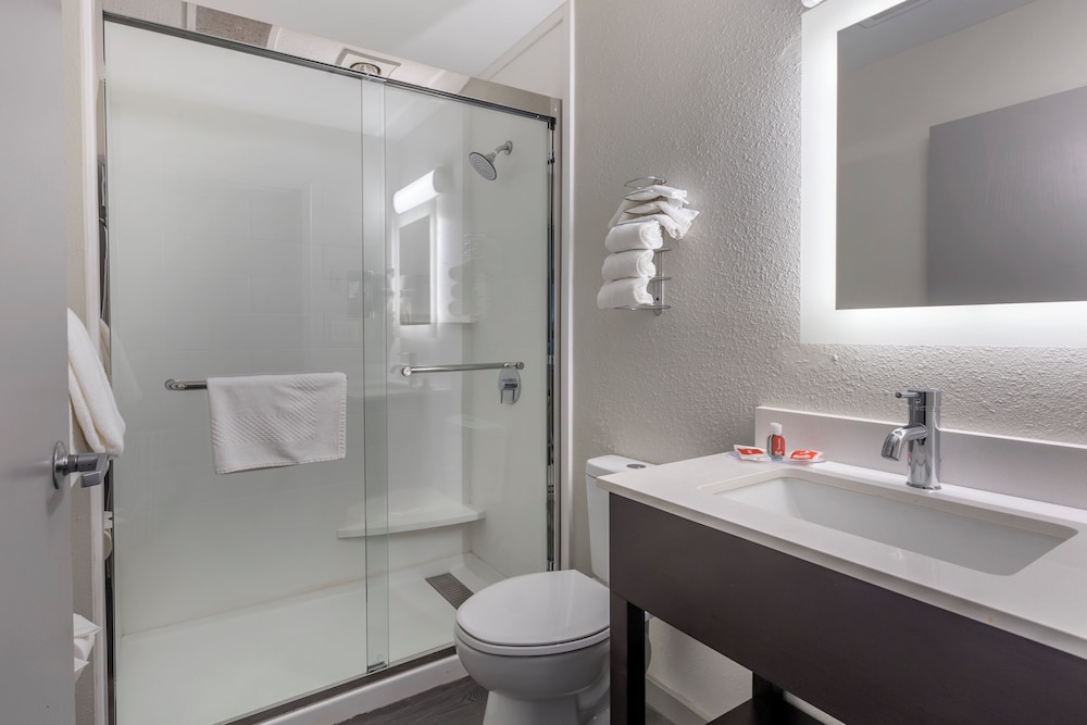 Suite, 1 King Bed, Non Smoking - Photo 2