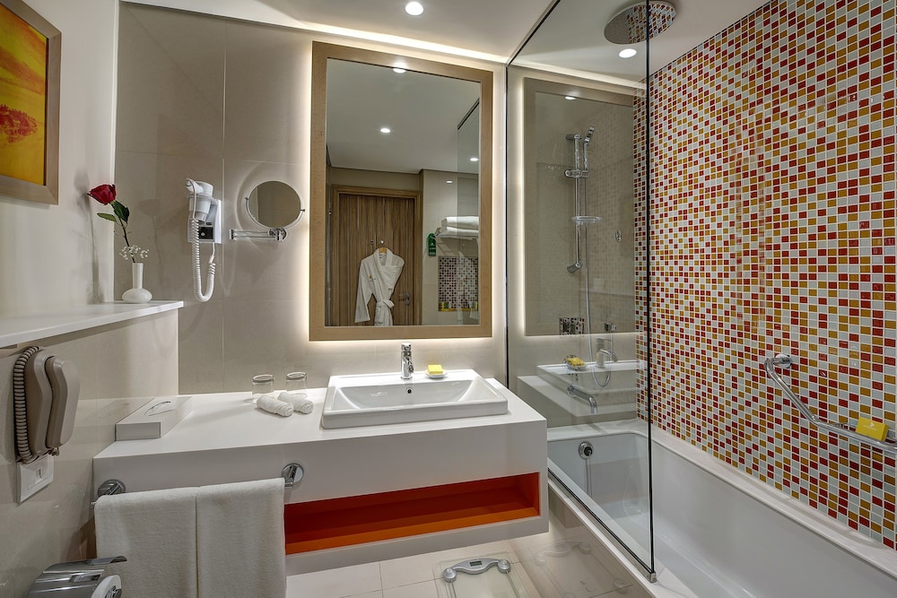 Deluxe Triple Room, 3 Twin Beds photo 2