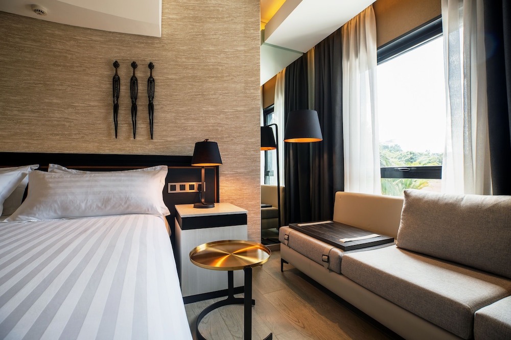 Superior Room, 1 King Bed (Superior Club Room)