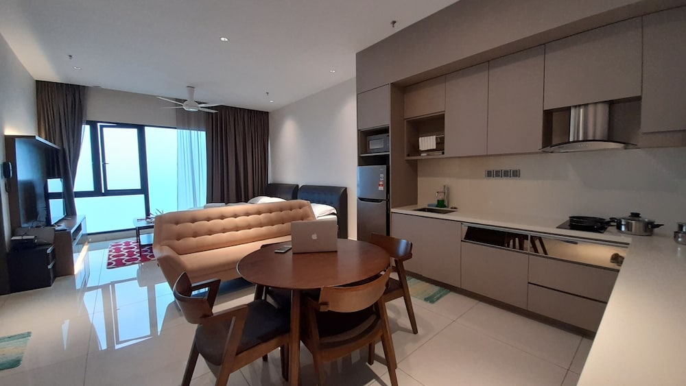 Deluxe Family King Suite - Photo 5