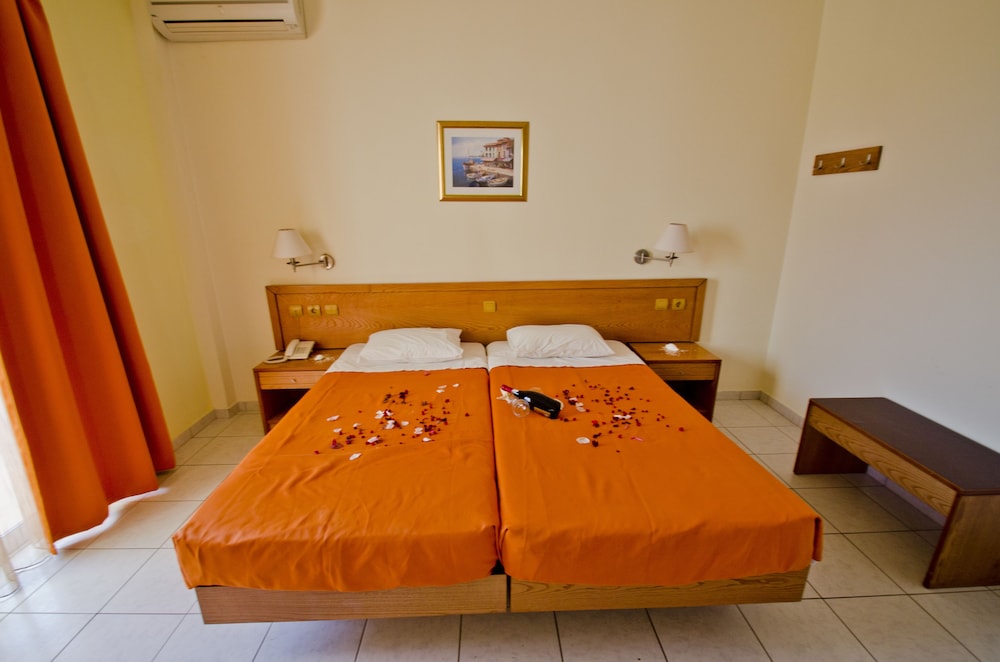 Cozy room with kitchenette photo 1
