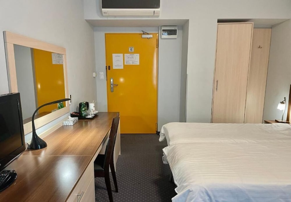 Economy Twin Room, 1 Bedroom, Non Smoking photo 3