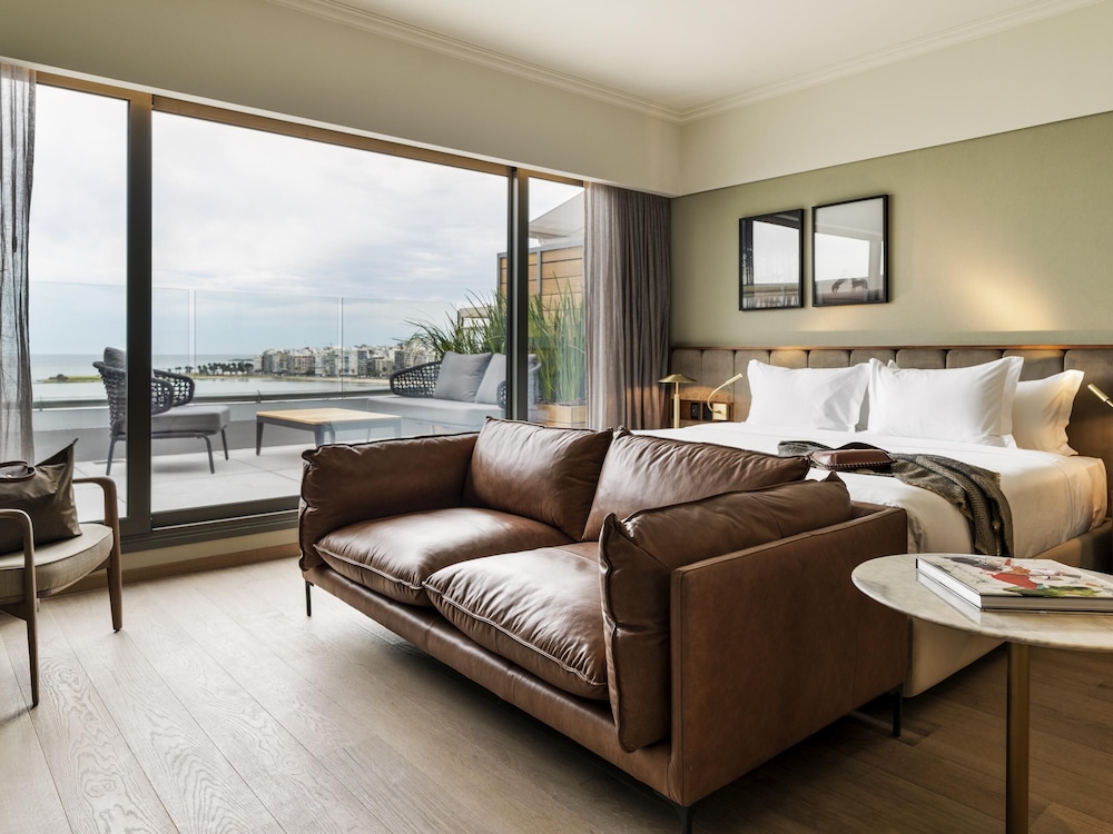 Deluxe Suite, 1 King Bed, Balcony, Sea View - Photo 1