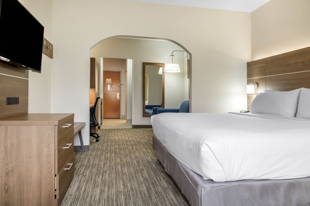 Suite, 1 King Bed, Jetted Tub (Shower) photo 1