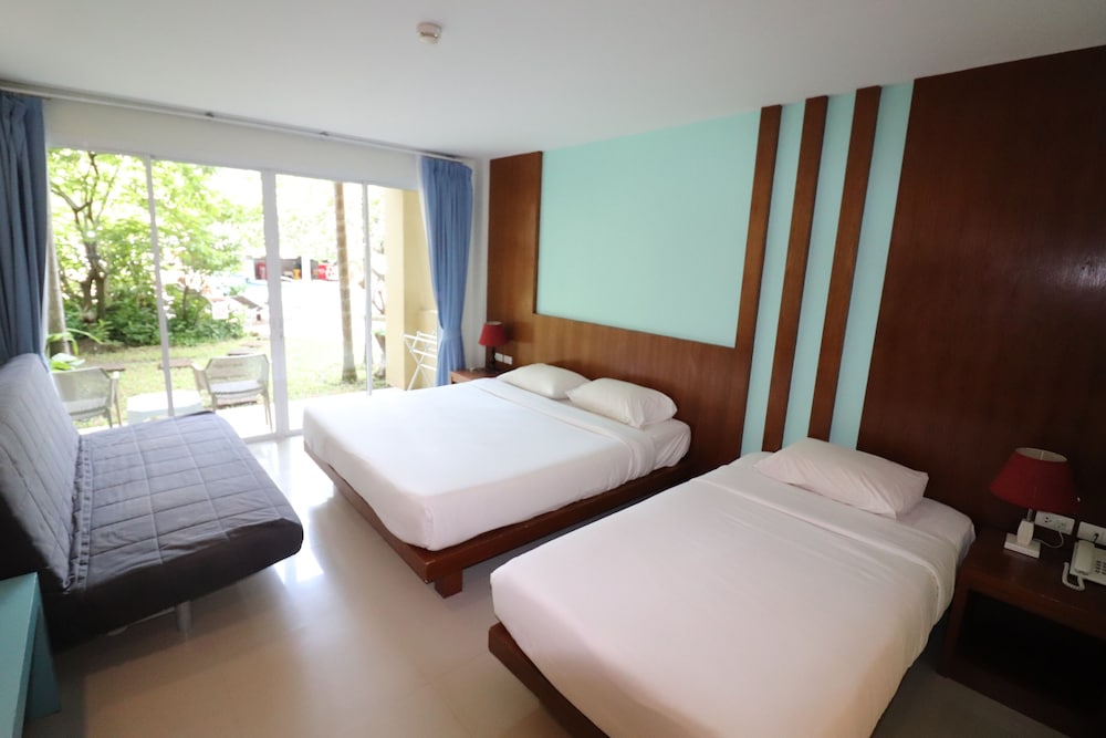 Superior Triple Room photo 3