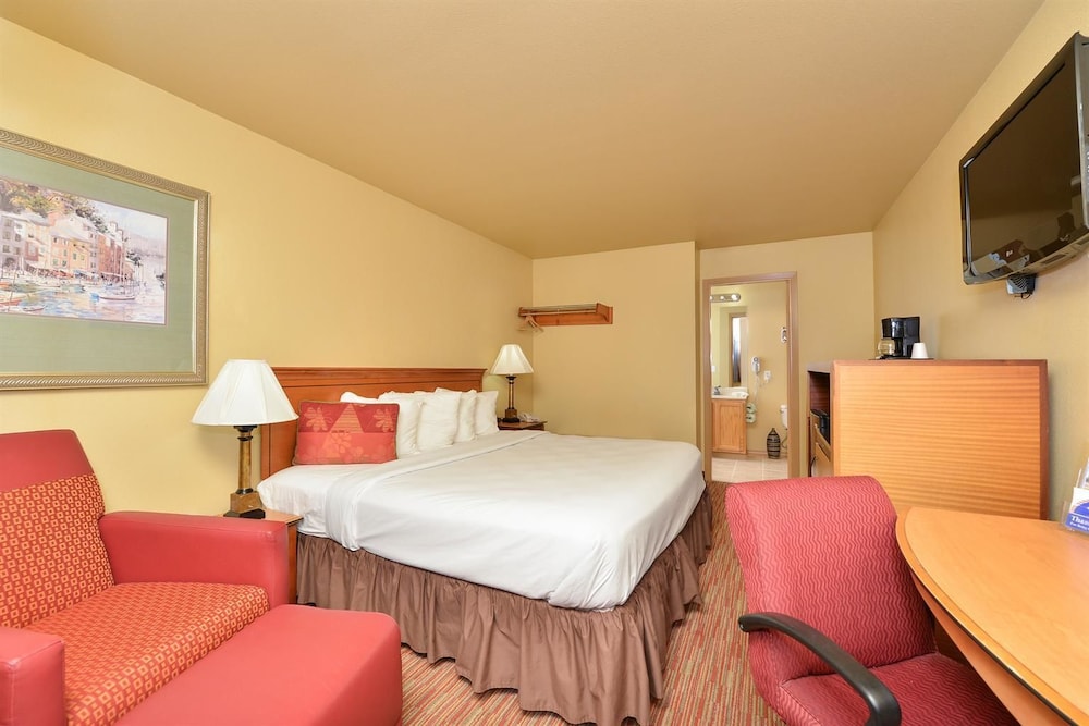 Room, 1 King Bed, Non Smoking - Photo 9