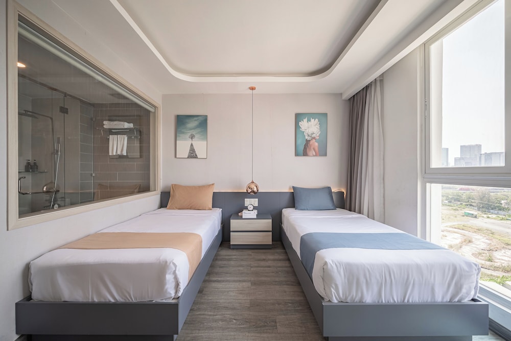 Deluxe Twin Room, City View