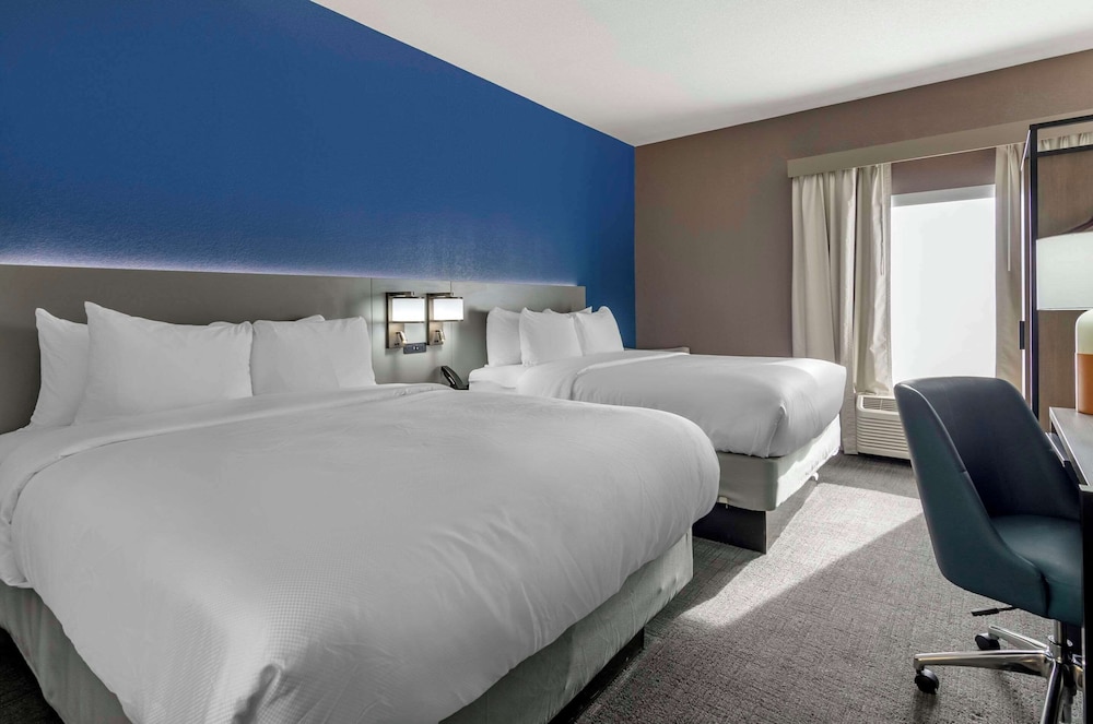 Standard Room, 2 Queen Beds, Non Smoking - Photo 2
