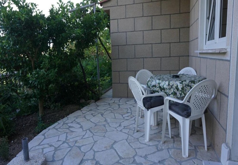 Apartment (Tatjana - 300 m from beach - A1(2+2))