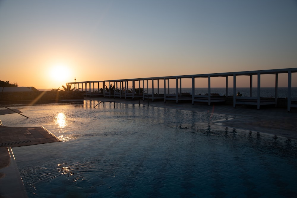 Suite with Sea View and Sharing Pool - Photo 7