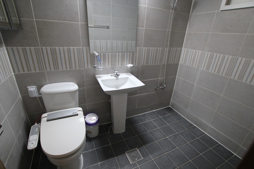 Condo (202) photo 3