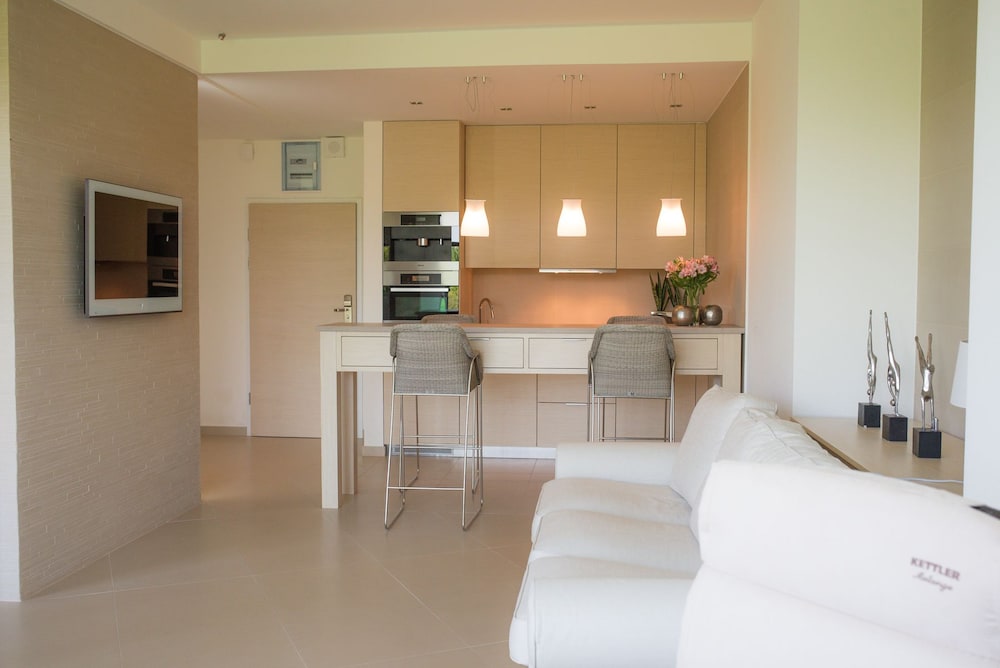Apartment photo 2
