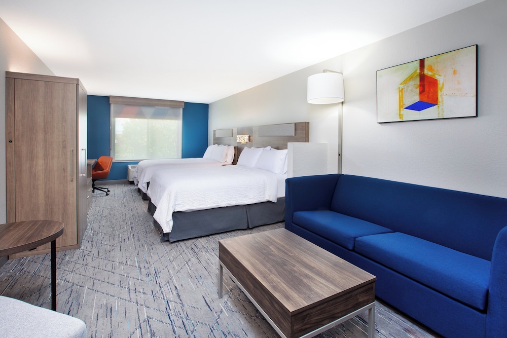Suite, 2 Queen Beds - Photo 2