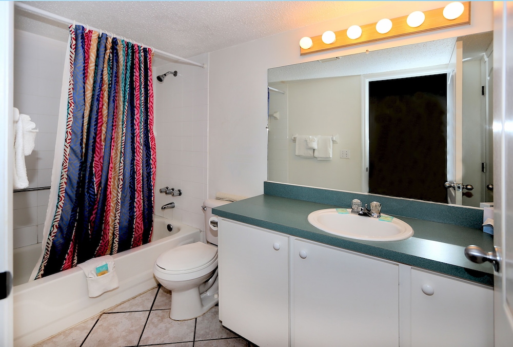 Suite, 2 Bedrooms (Maximum Occupancy of 6) photo 2