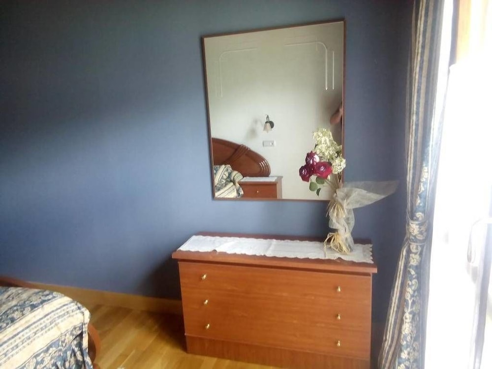 Double Room, 1 Double Bed, Shared Bathroom photo 2