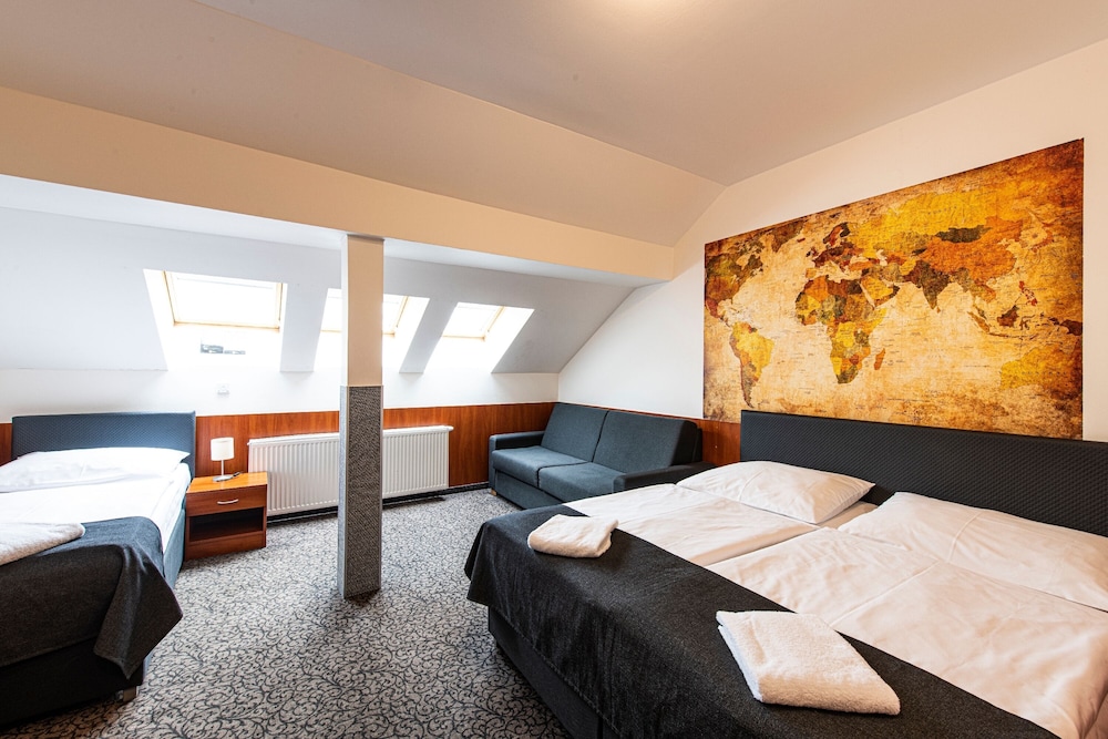 Deluxe Quadruple Room - Photo 1