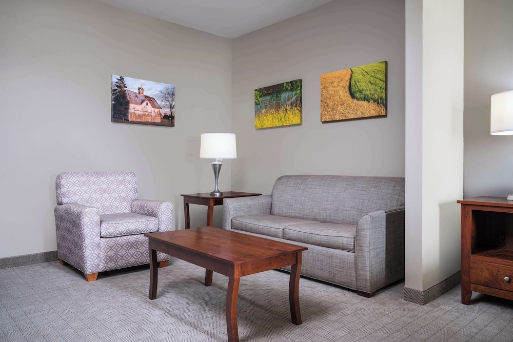 Suite, 1 King Bed with Sofa bed, Accessible, Non Smoking (with Sofabed) photo 1