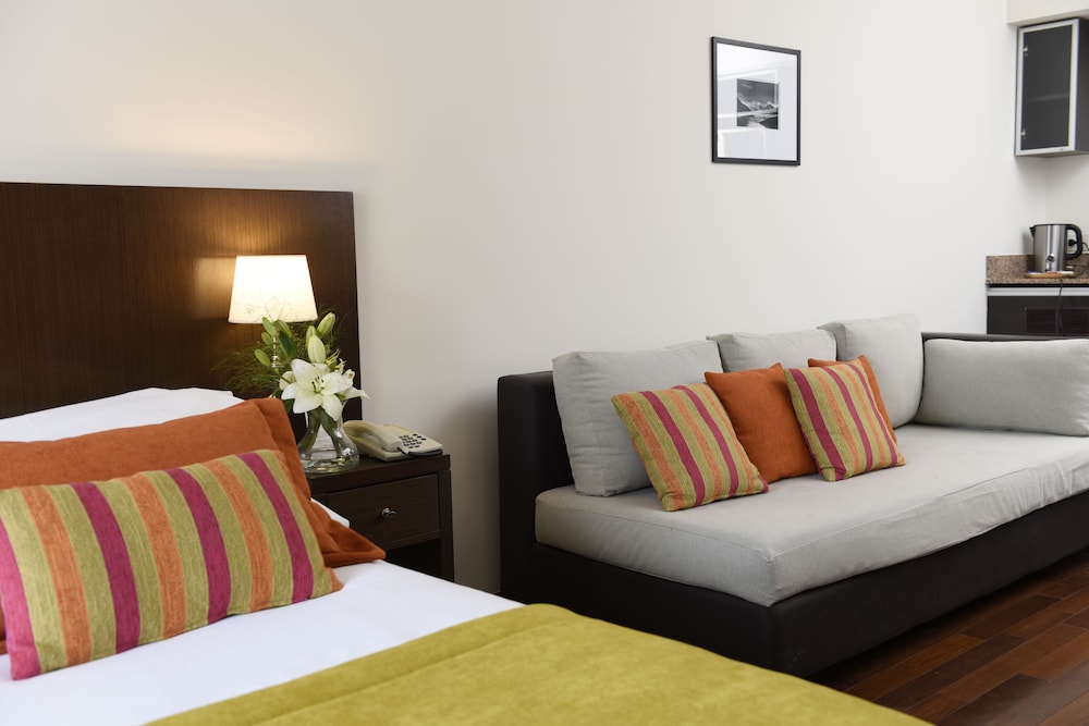 Junior Double Room, 1 King Bed photo 1