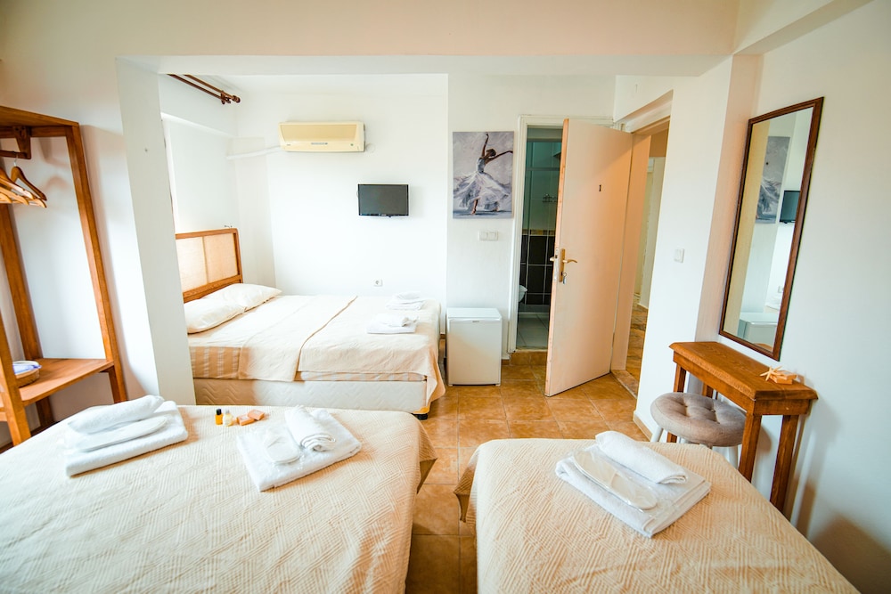 Family Room, Partial Sea View photo 1