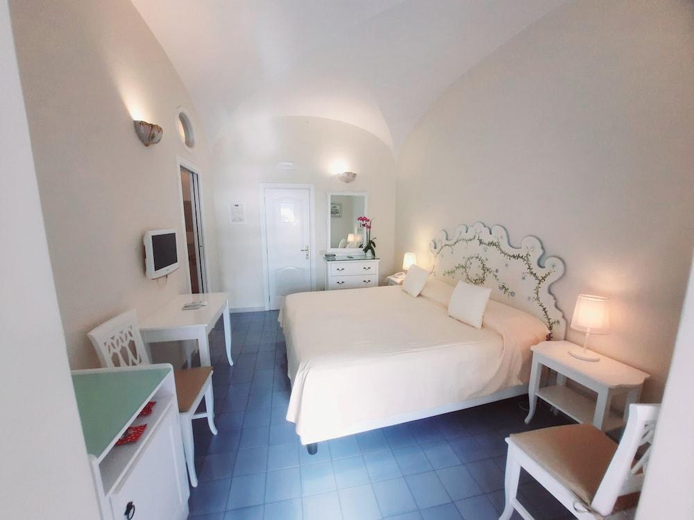 Triple Room, Partial Sea View photo 2