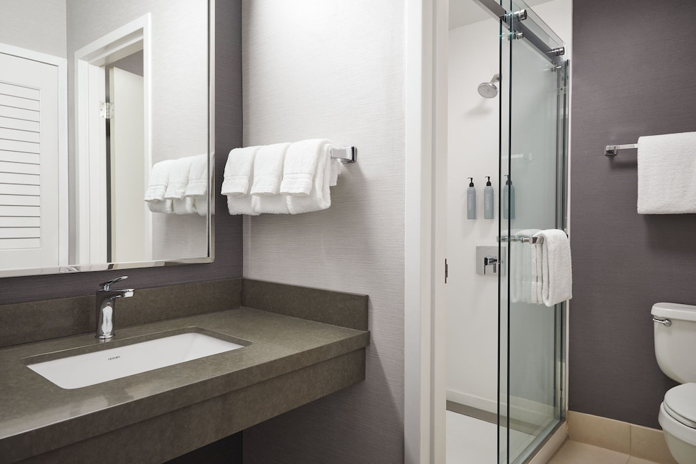 Suite, 1 Bedroom - Photo 6