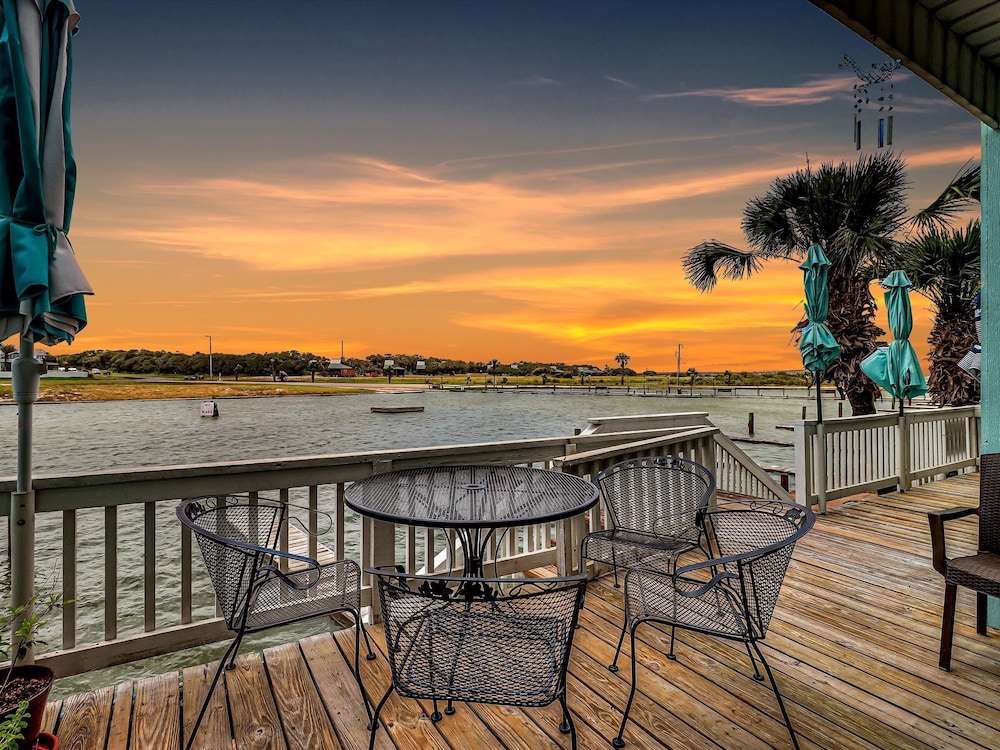 Condo, 3 Bedrooms