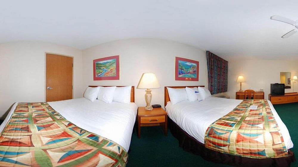Room, 2 Queen Beds, Non Smoking - Photo 3