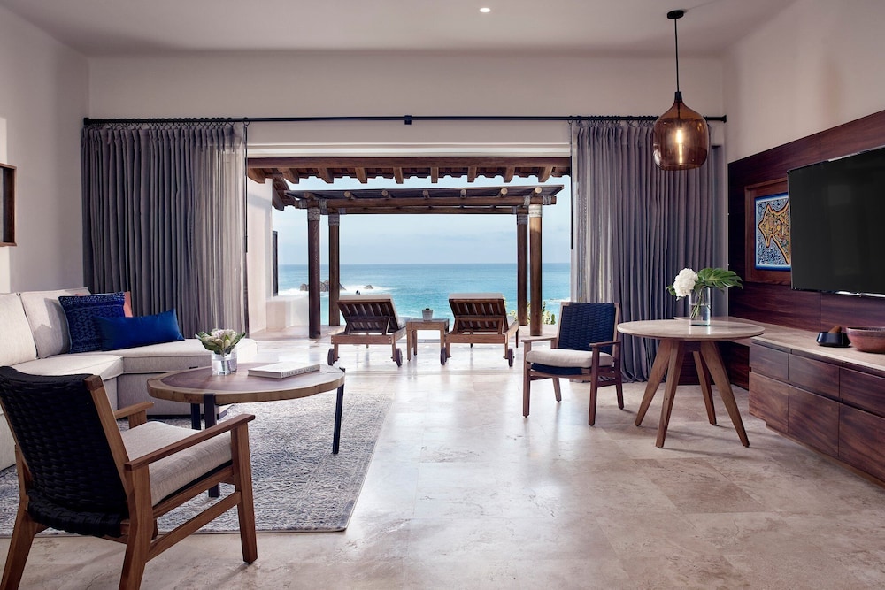 Oceanfront Plunge Pool Suite - Photo 3