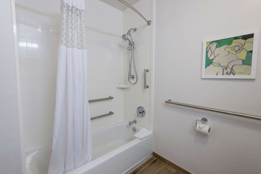 Room, 2 Double Beds, Accessible, Bathtub - Photo 6