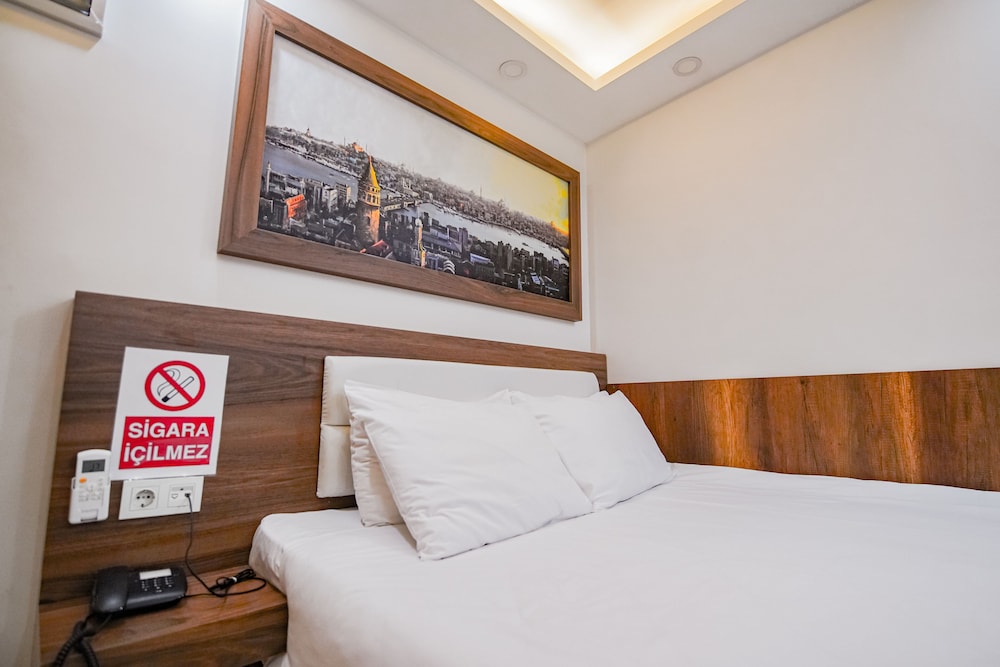 Economy Room, 1 Queen Bed photo 3