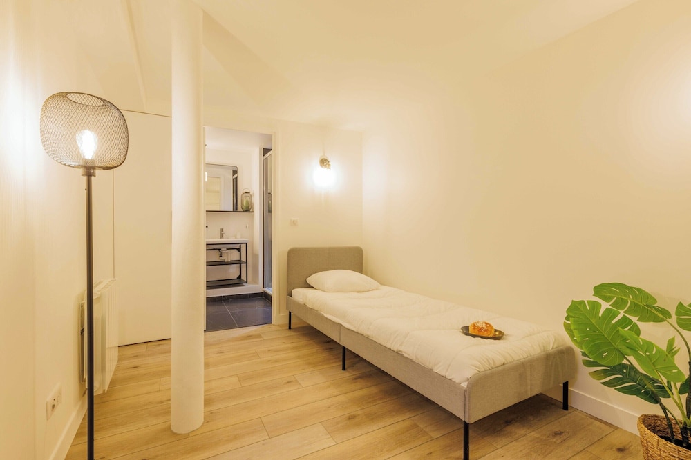 Apartment photo 2