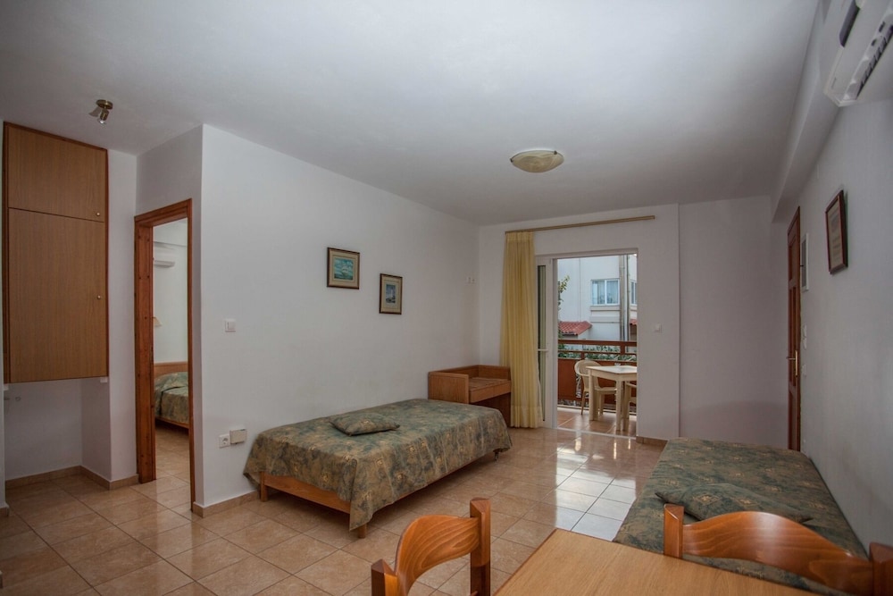 Apartment, 1 Bedroom, Partial Sea View (2-4 Adults) photo 3