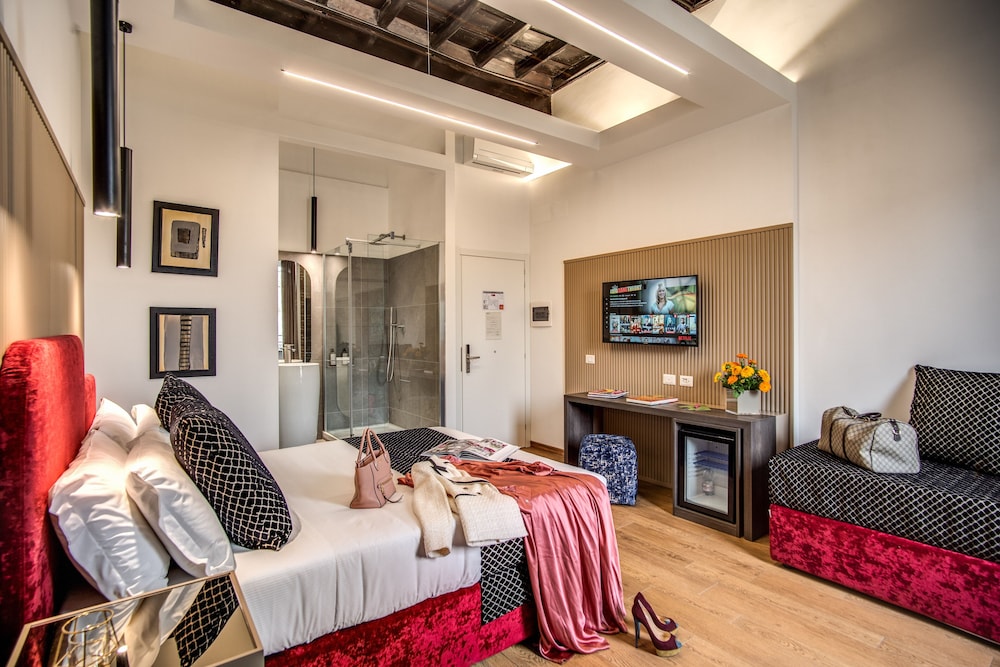 Superior Triple Room, City View photo 3