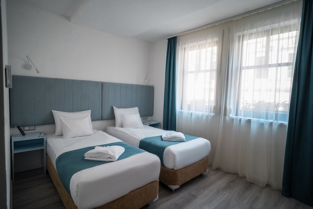 Standard Twin Room - Photo 1