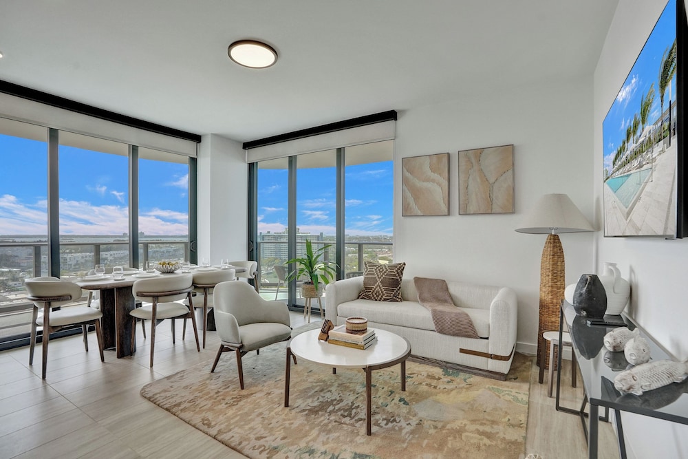 3 Bedroom Residence with Balcony, Partial Ocean Views