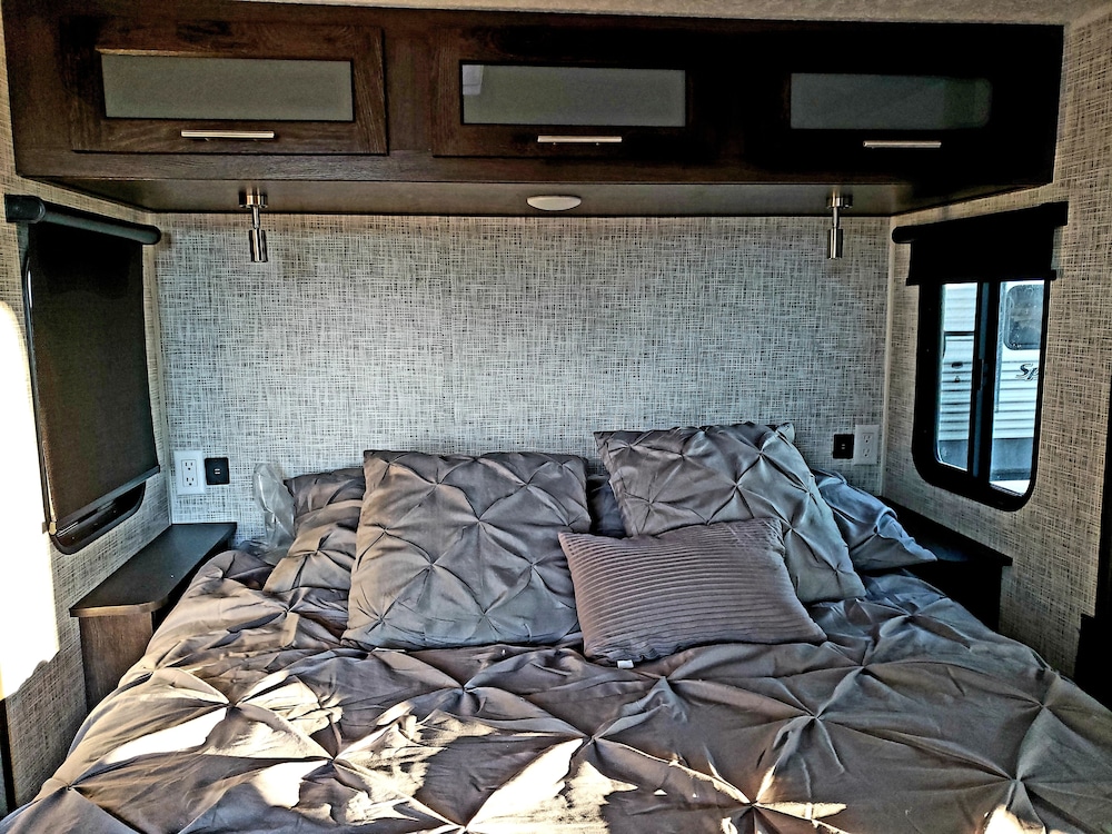Grand Canyon RV Glamping Deluxe Luxury Suite photo 2