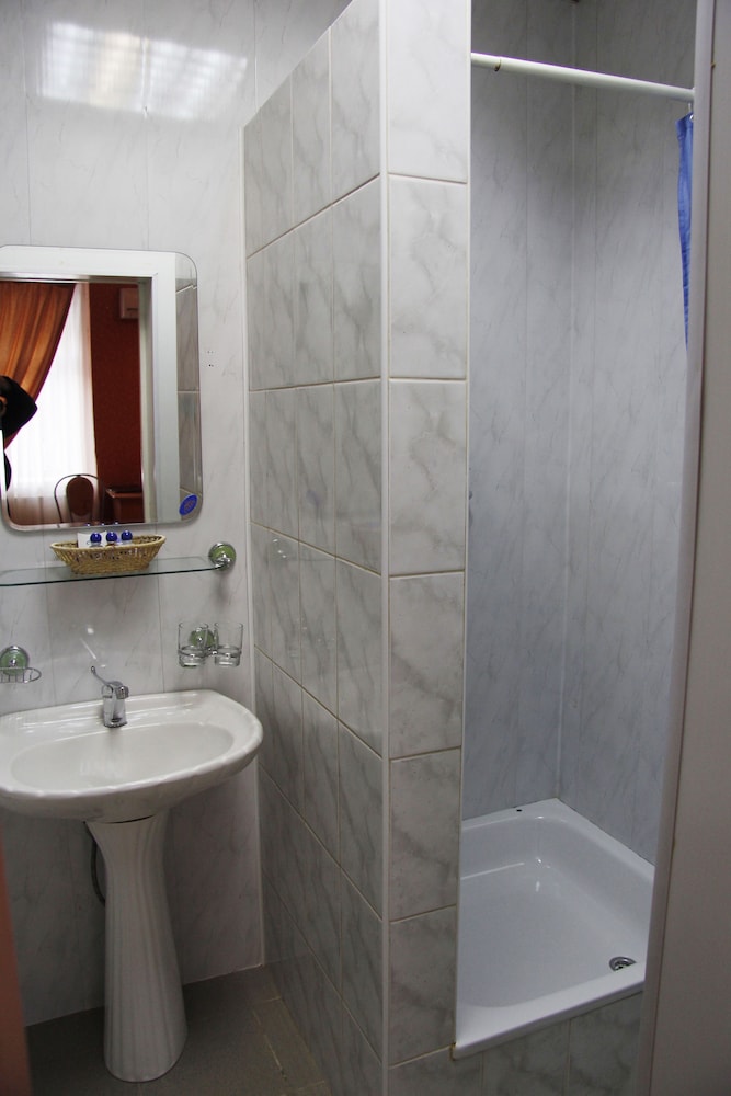 Economy Single Room, Shared Bathroom photo 2