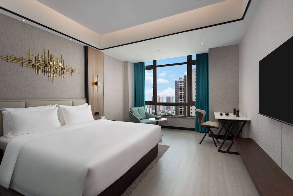 Deluxe Room, 1 King Bed, Non Smoking photo 1