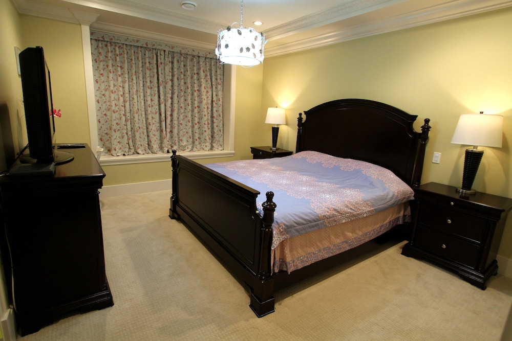 Deluxe Room, 1 King Bed, Non Smoking, Garden View photo 3