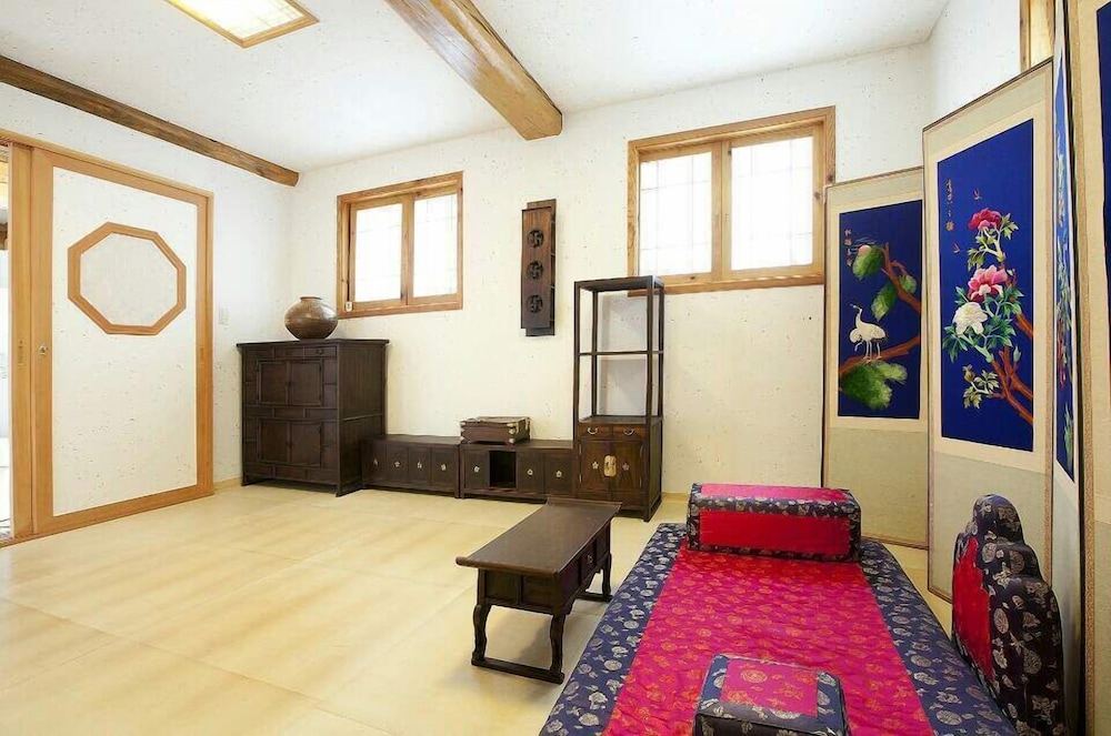Room, Garden View