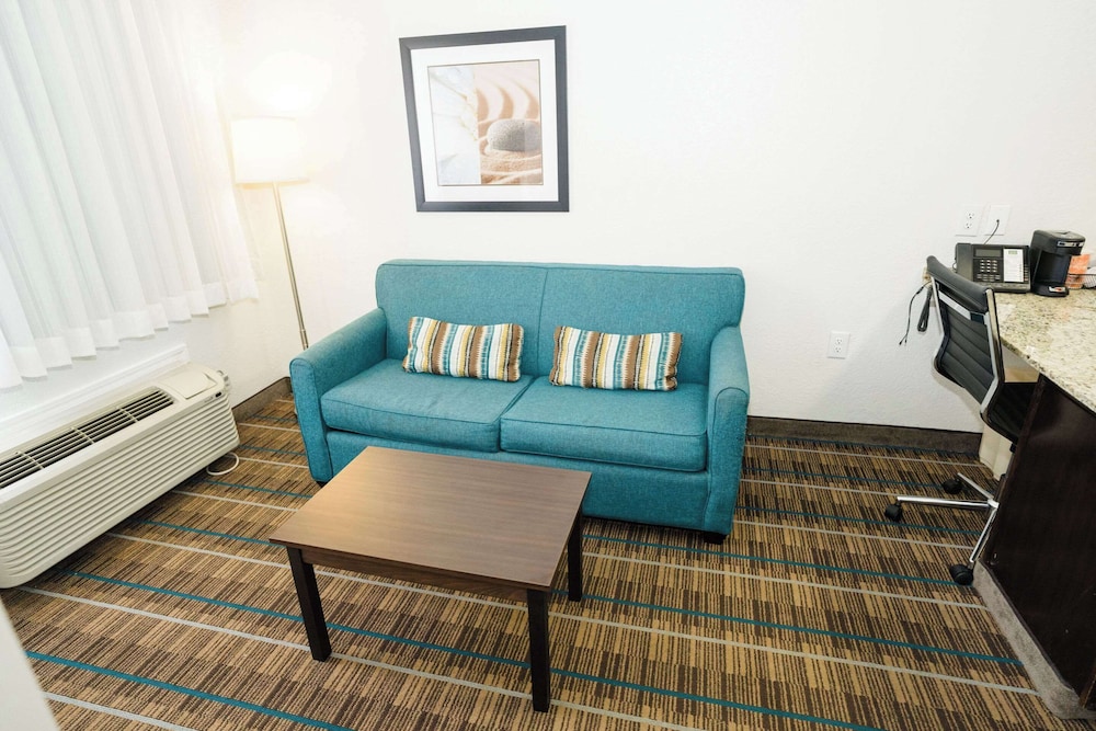 Suite, 1 King Bed with Sofa bed, Non Smoking - Photo 2