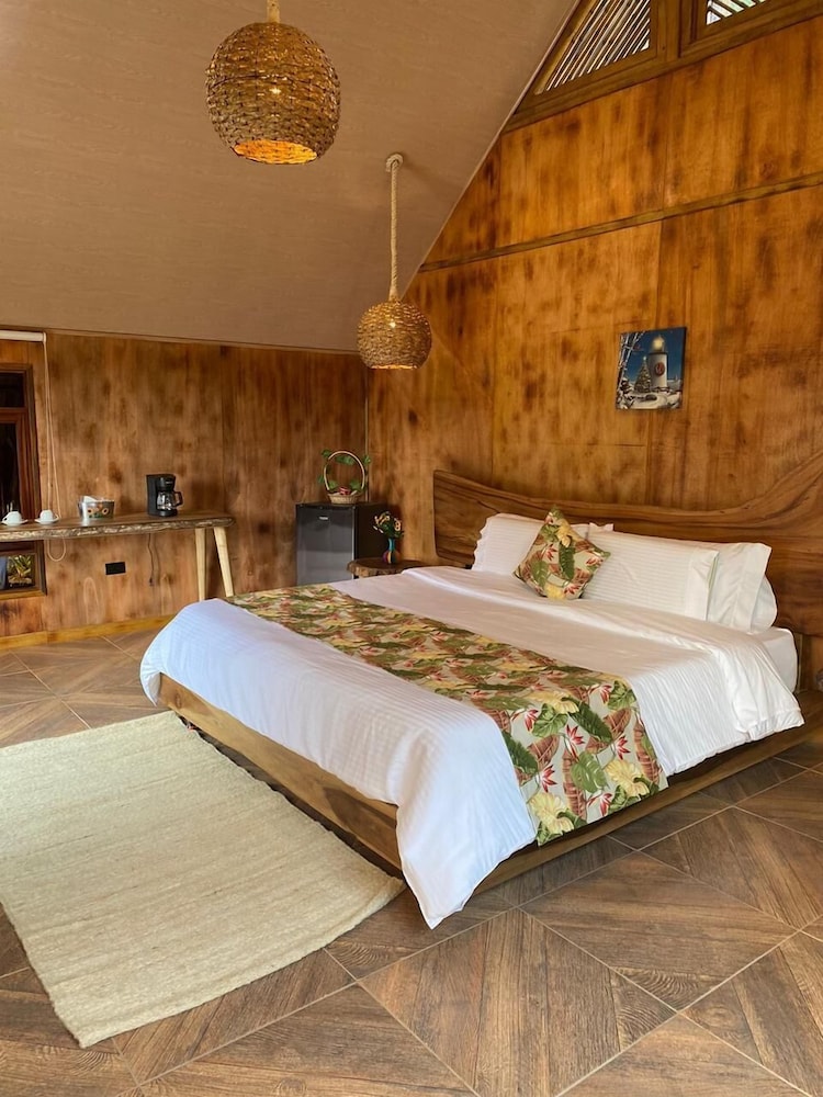 Superior Room, 1 King Bed, Hot Tub
