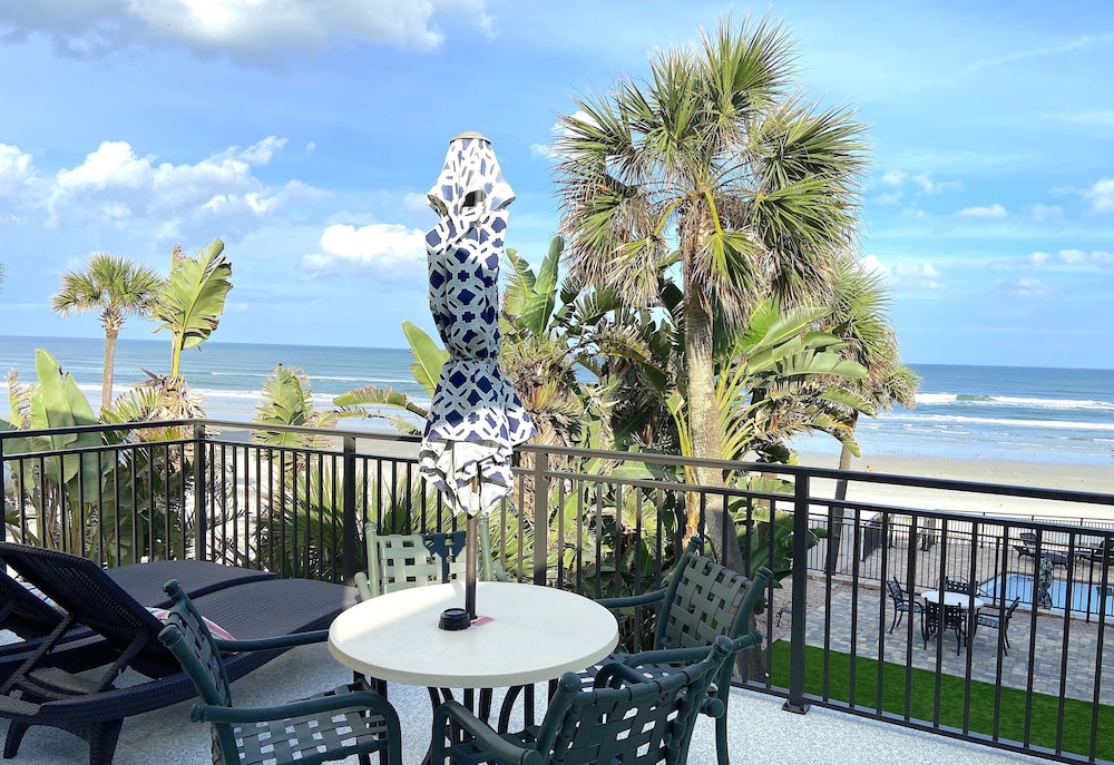 Oceanfront Penthouse with Kitchen photo 3