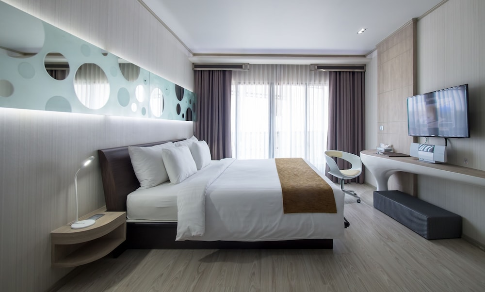 Deluxe Room (Chic Tower) - Photo 3