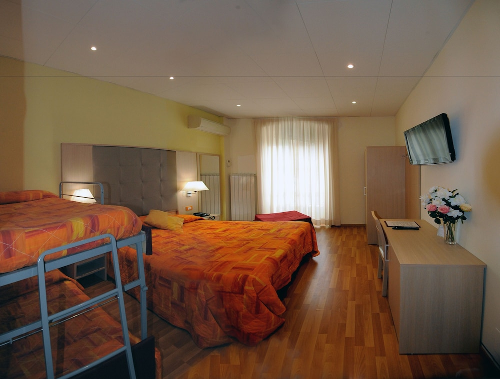 Quadruple Room - Photo 4