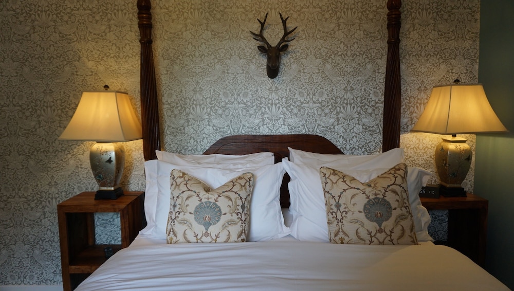 Superior Double Room, 1 King Bed, Ensuite, Garden View photo 2