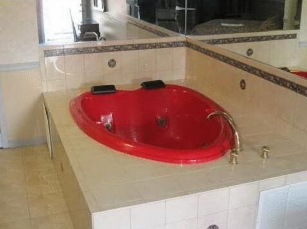 Suite, Hot Tub photo 1