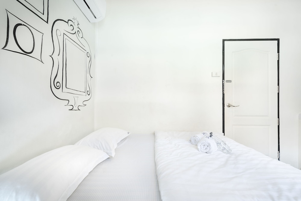 Double Bed Room with Share bathroom(PrivateRoom) photo 1